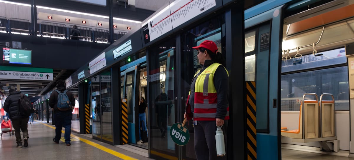 22 DE JUNIO DEL 2026 / SANTIAGO
Estación de metro San Pablo, de Línea 1, es la primera estación convencional con nuevas puertas de seguridad de anden. La iniciativa busca que la operación y seguridad de la Línea 1 se alineen con el estándar de las Líneas 3 y 6.
FOTO: VICTOR HUENANTE / AGENCIAUNO