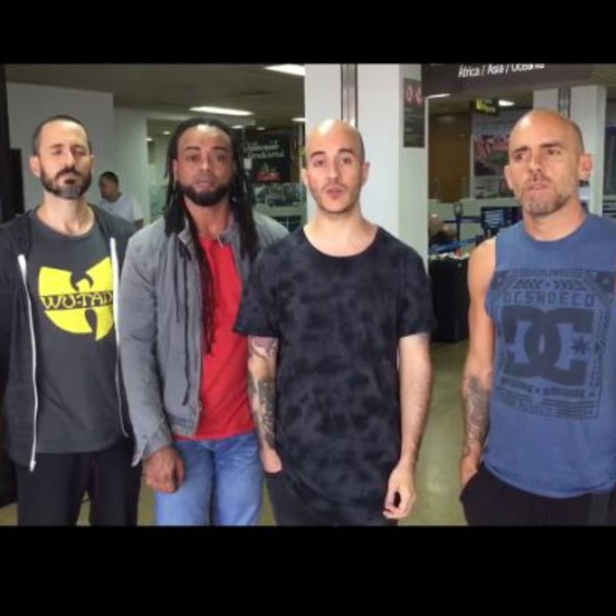 La banda Cultura Profética quedó atrapada en aeropuerto de Bolivia
