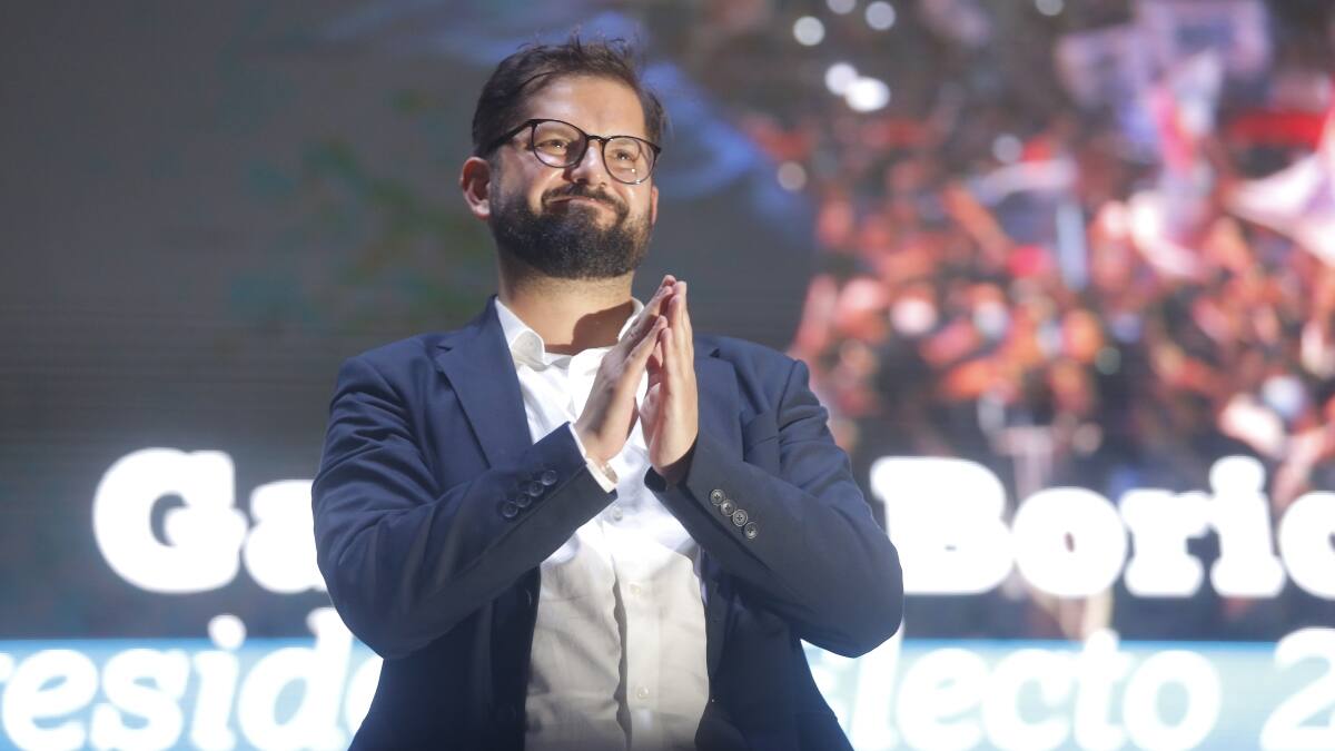 En Omán saludaron al Presidente electo Gabriel Boric con este «curioso» photoshop