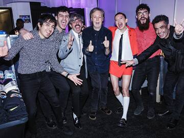 Dënver comparte fotografía con Paul McCartney tras su paso por Chile este octubre 2024