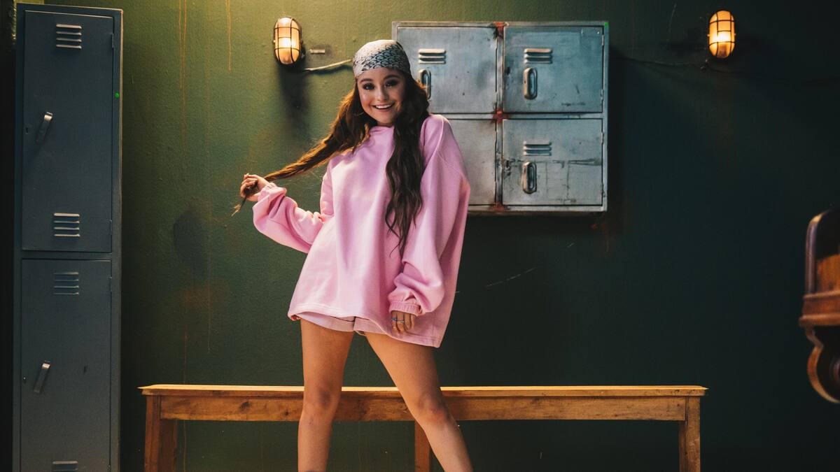 ¡Karol Sevilla lanzó «Tus Besos» y conversó con LOS40 Chile!