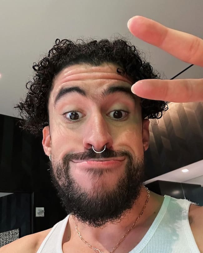 Instagram @badbunnypr</a>