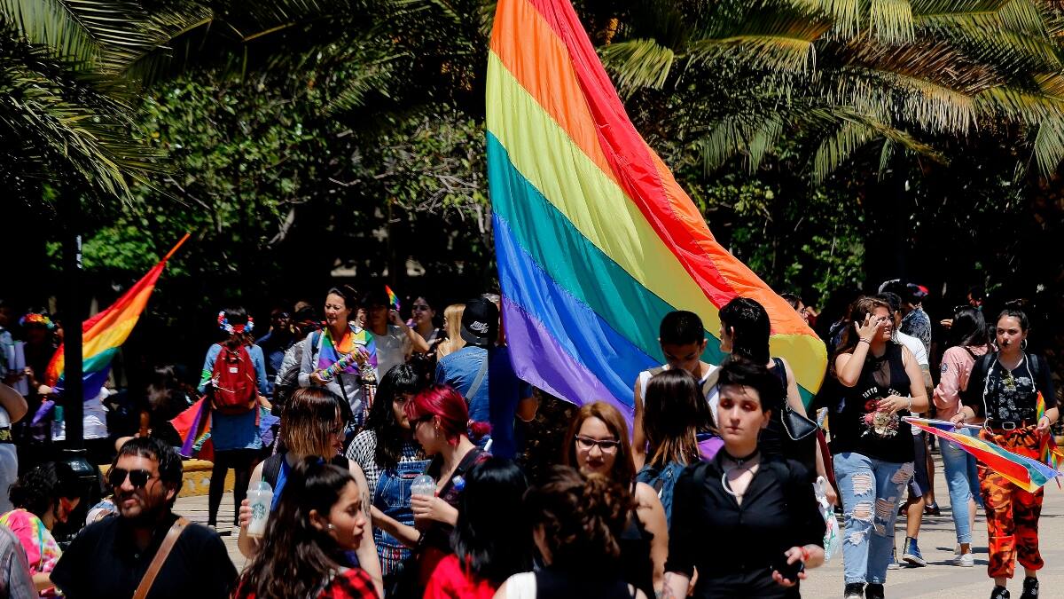 Comisión de Constitución del Senado aprobó la adopción homoparental