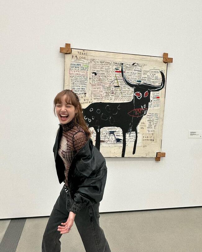 Instagram @rosalia.vt</a>