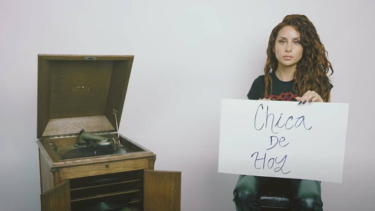 ¡La canción de hoy! Cami estrenó su canción tributo a Elvis Costello «La Chica de Hoy»