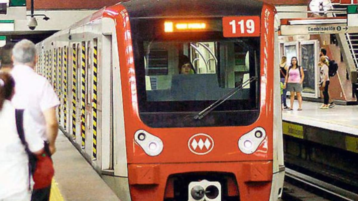 Este conductor sacó risas en el metro al citar a Celia Cruz