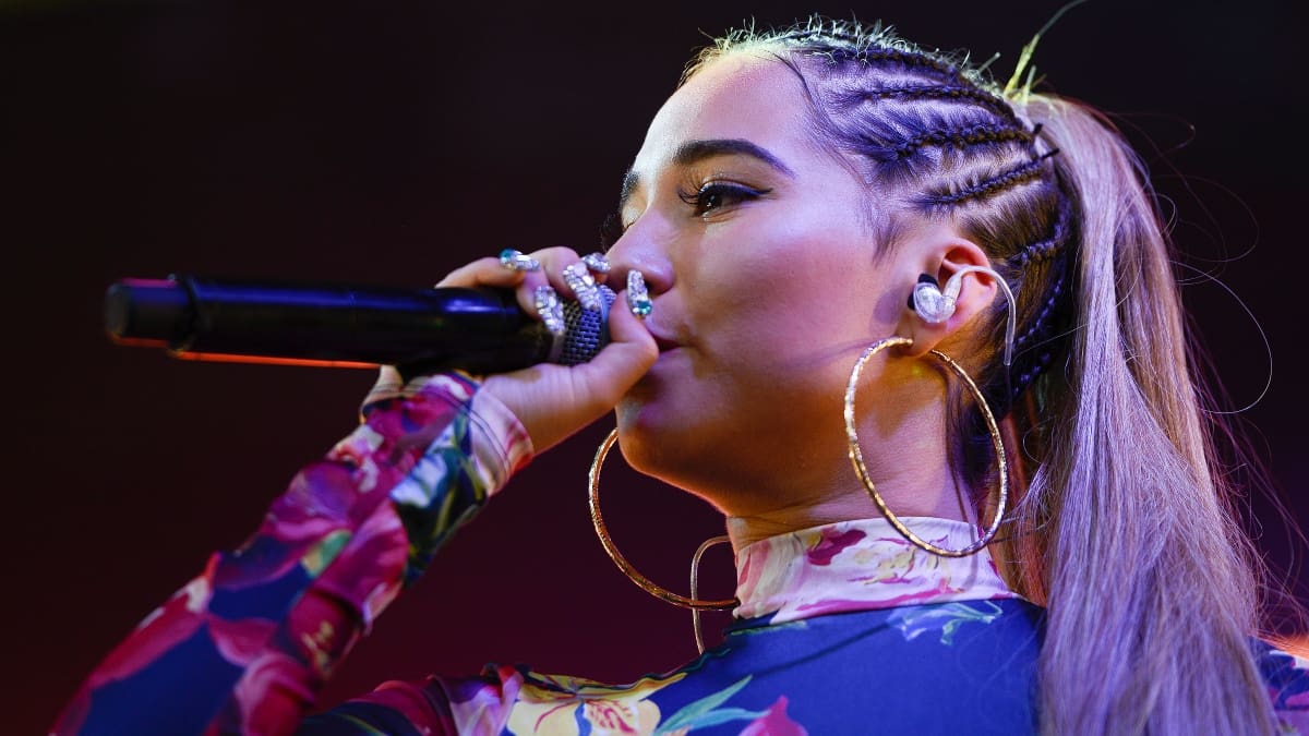 Con esta foto Princesa Alba anuncia que se viene una nueva canción