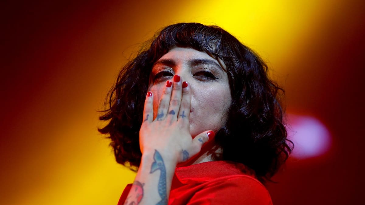 Mon Laferte se mandó un TBT muy «Selenizada»