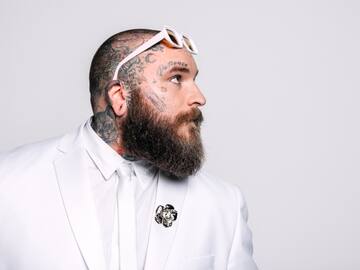 Teddy Swims interpreta su éxito viral en un bar en Chile y así fue el momento