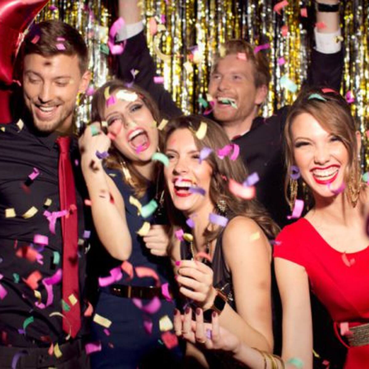 Estudio revela en qué edad estás “demasiado viejo” para salir a carretear