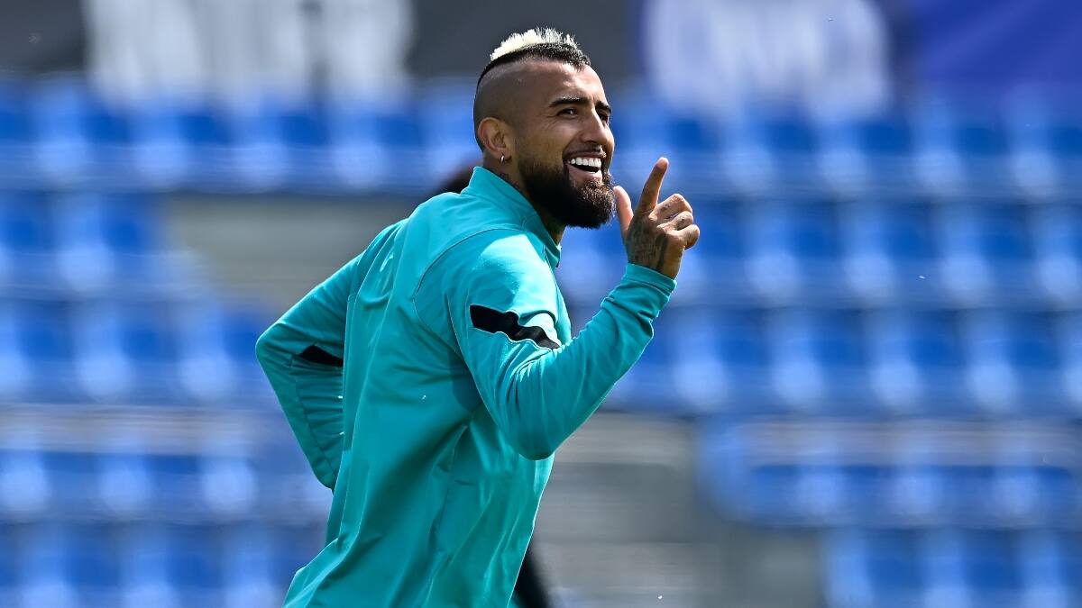 Modo basado: Arturo Vidal celebró título del Inter lanzando palo a Byron Castillo