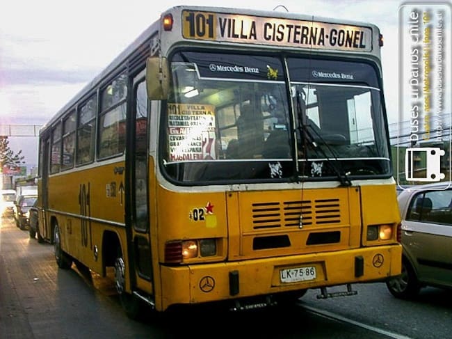 Micros amarillas (Instagram @busesurbanoschile.cl</a>)