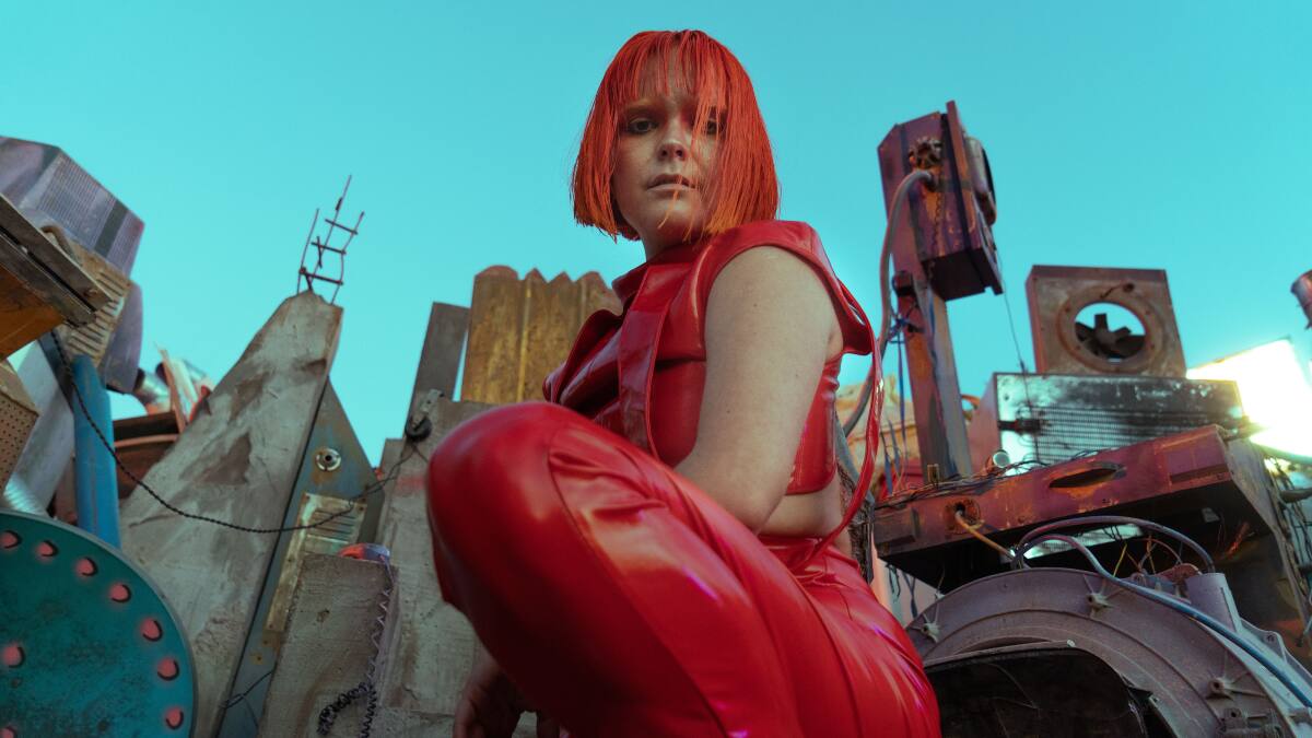 ¡Casi 10 minutos de historia! Camila Moreno estrena movieclip de «Rey»