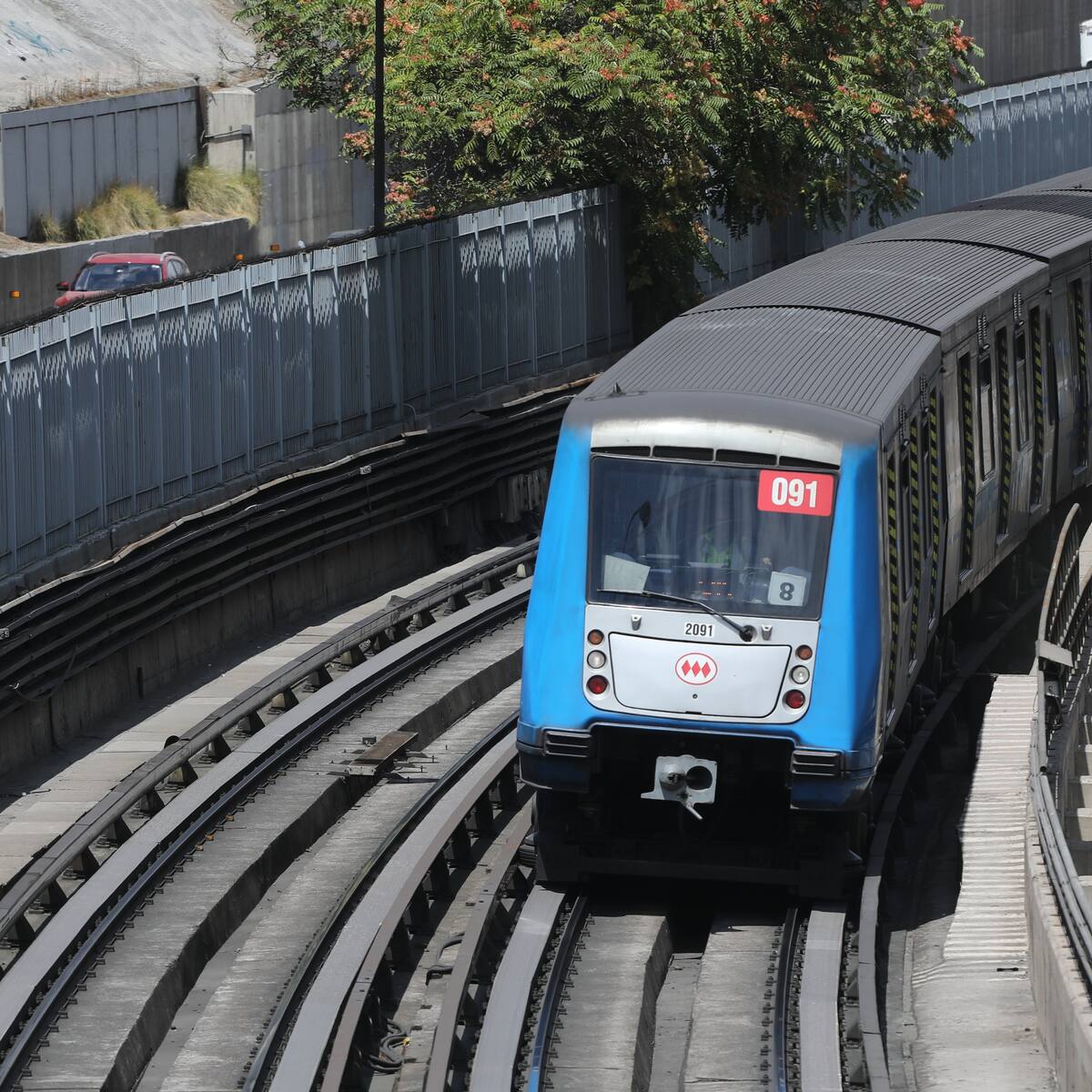 ¿El ascensor está malo? El beneficio de Metro de Santiago para viajar en taxi gratis