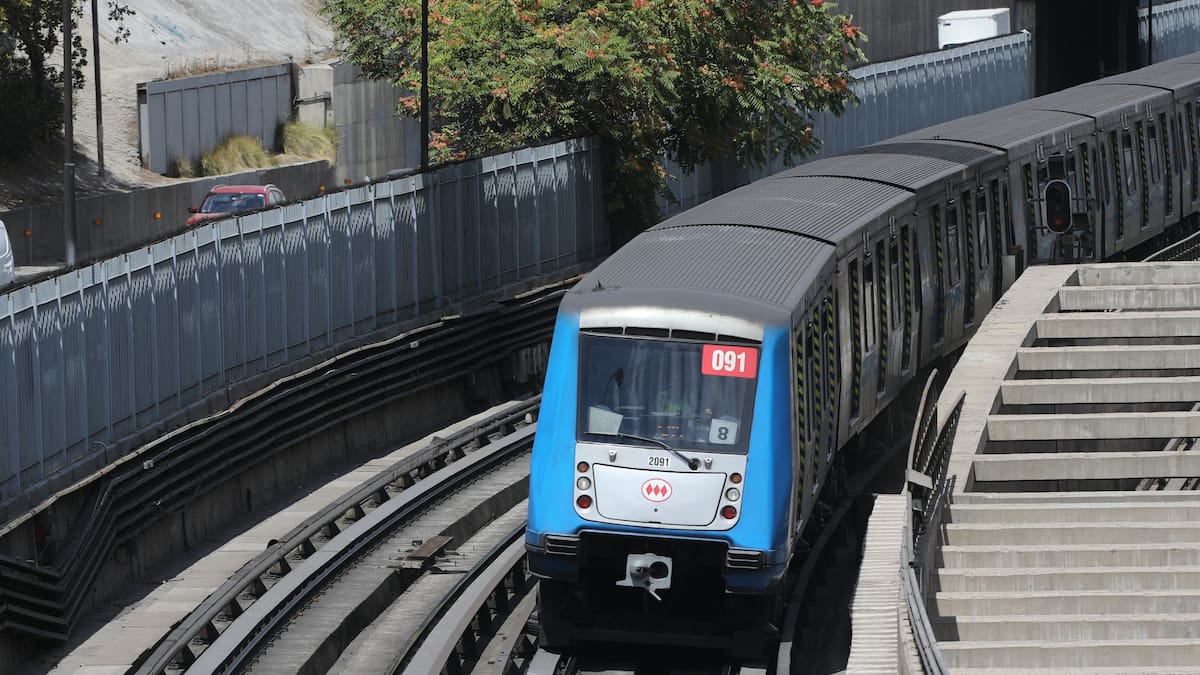¿El ascensor está malo? El beneficio de Metro de Santiago para viajar en taxi gratis