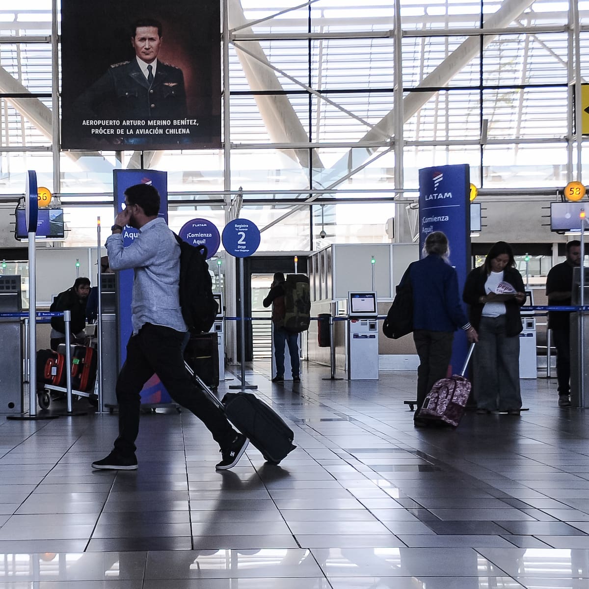 Cambia para siempre la forma de llegar al Aeropuerto de Santiago o retornar a casa: Uber y Transvip lo hacen oficial