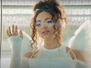 ¿De qué trata “Angel of My Dreams”? La canción de JADE que se volvió viral tras el Victoria's Secret Fashion Show 2026