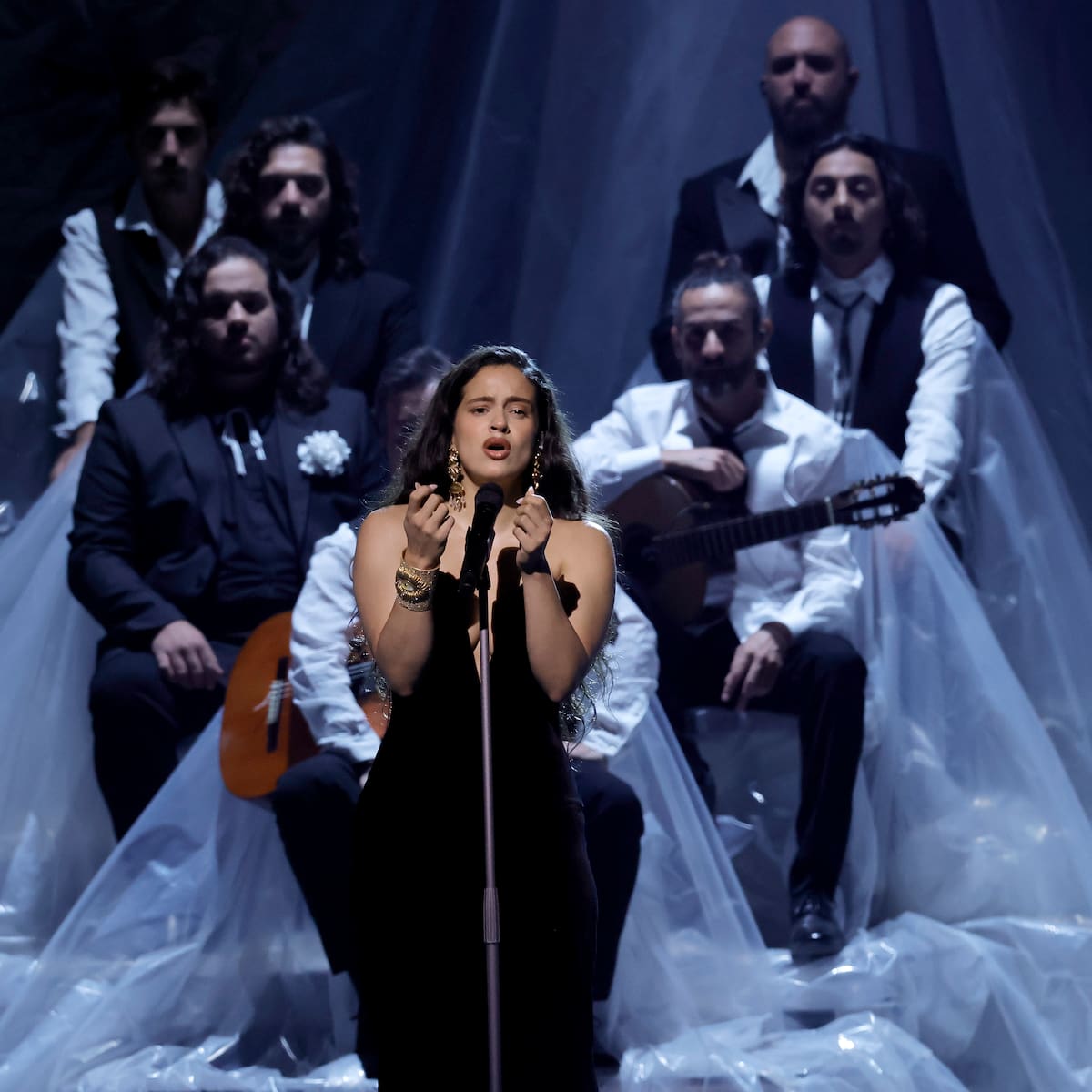 Rosalía reprograma conciertos en Miami y Orlando tras enfrentar un problema familiar