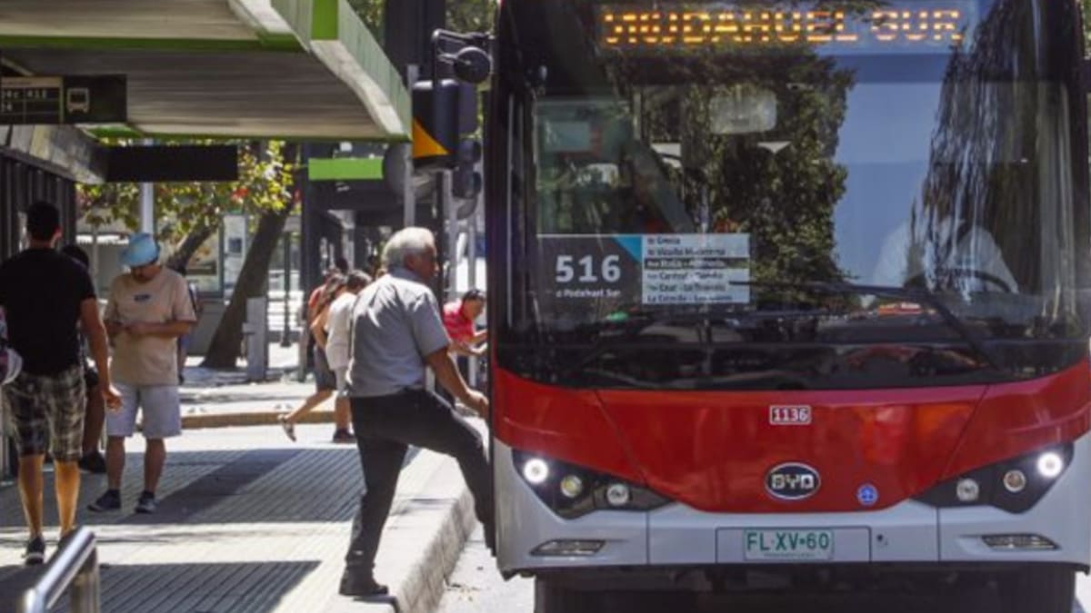 8M 2026: Conoce los desvíos de tránsito en Santiago por el Día de la Mujer