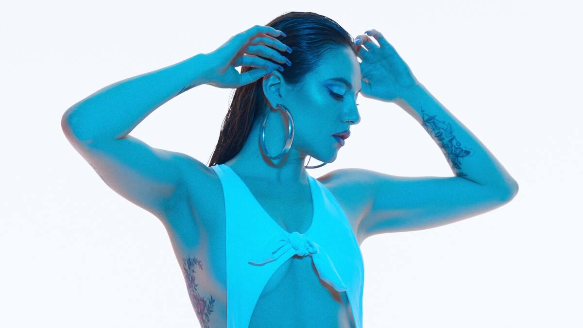 Anto Bosman lanza su nueva canción «Ven aquí» con un sensual videoclip