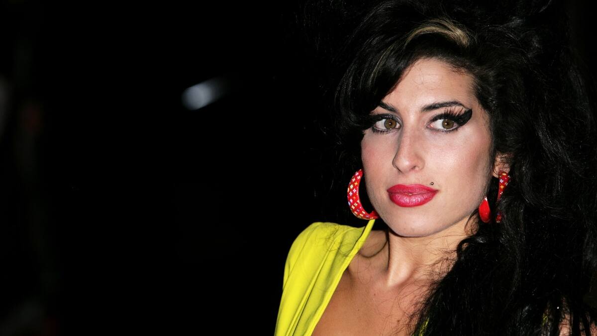 Familia de Amy Winehouse subasta algunos de sus objetos más icónicos