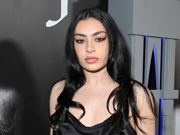 Charli XCX envía condolencias a los seres queridos de los fallecidos en el Festival Axe Ceremonia 2025 de México
