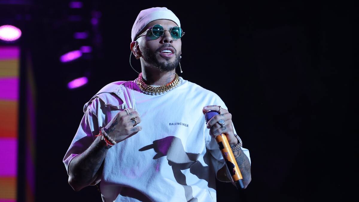 Rauw Alejandro estrena «Desenfocao'», su nuevo y «borroso» videoclip