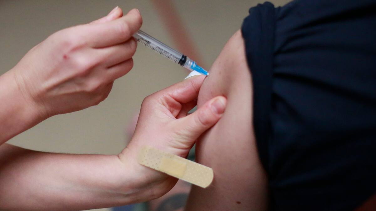 ¿¡WTF!? Joven denuncia que vacuna con que fue pinchada en Espacio Riesco estaba VACÍA