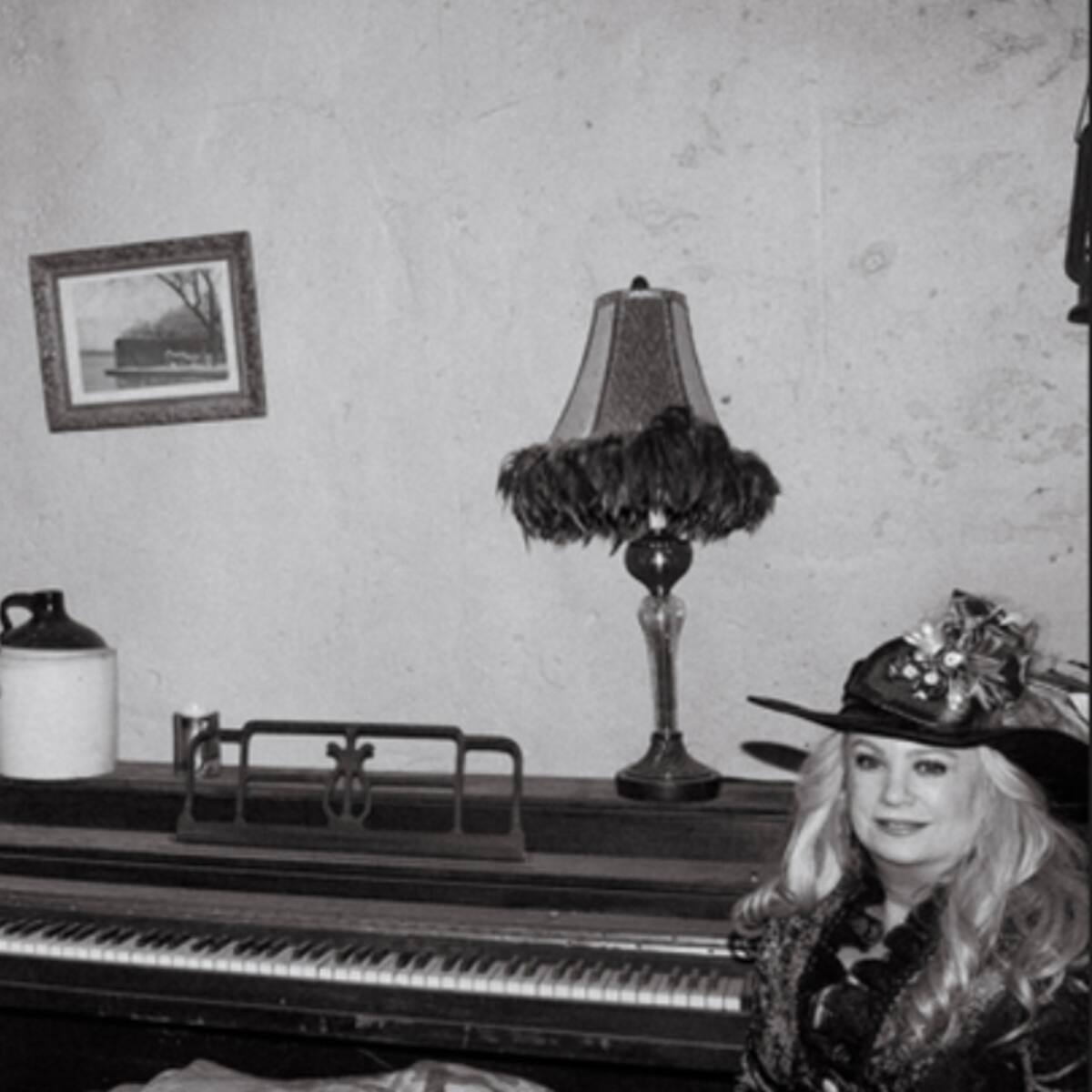 Tras el éxito de su álbum debut, Sombr regresa con “Homewrecker”, su nuevo single