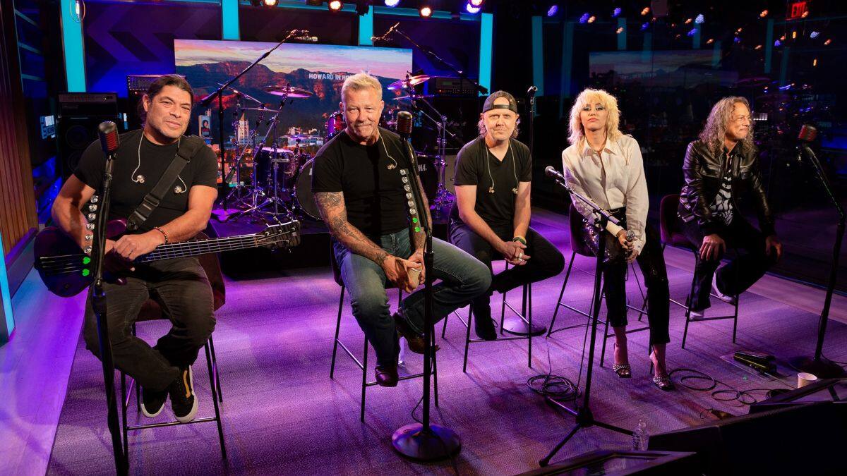 Metallica y Miley Cyrus tocaron juntos por primera vez sobre un escenario