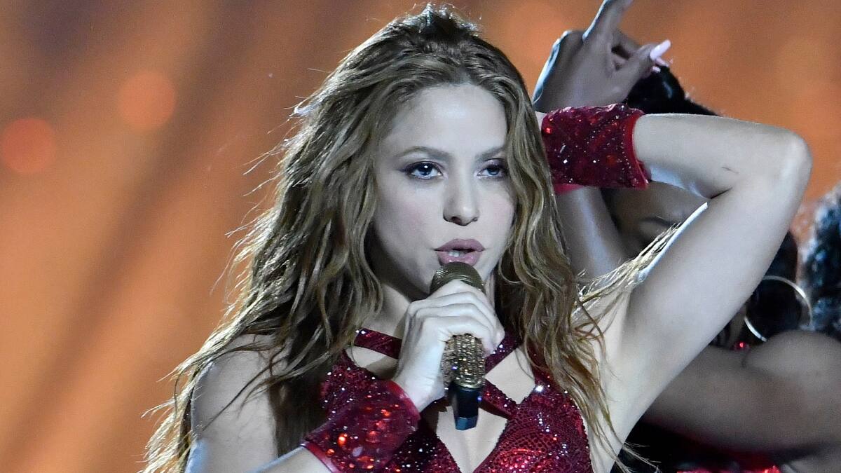 Shakira trata de cocinar panqueques y quema todo