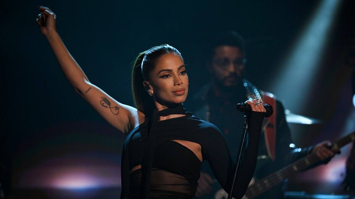 Anitta lanzó su nuevo álbum debut «Versions of Me»