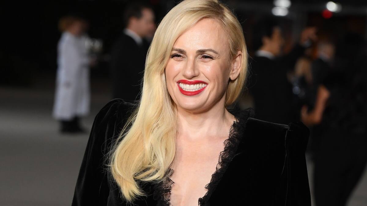 Rebel Wilson anuncia el nacimiento de su hija por vientre de alquiler