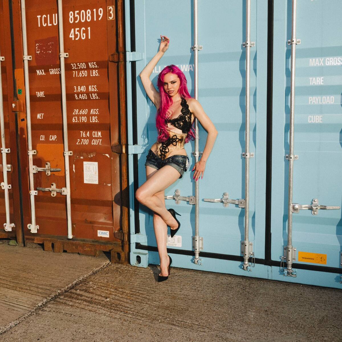 ADÉLA, la exconcursante de Dream Academy que hace historia: entra al Billboard Hot 100 con “Ain’t In LA”