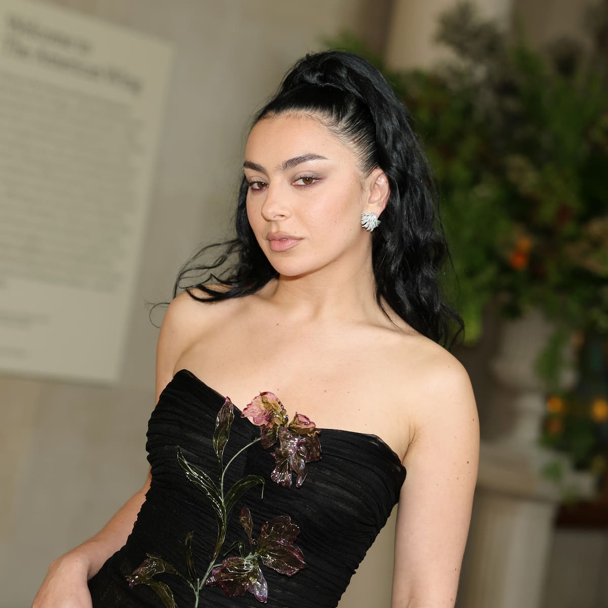 ¡Fin al misterio! Charli XCX revela cuándo será el lanzamiento de su próximo álbum de estudio "Music, Fashion, Film"