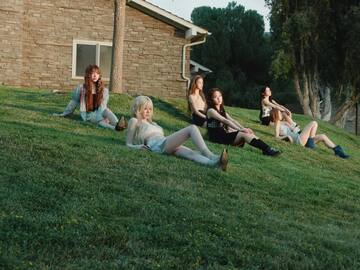 NMIXX da paso hacia una nueva era sonora con "Blue Valentine", su primer álbum de larga duración