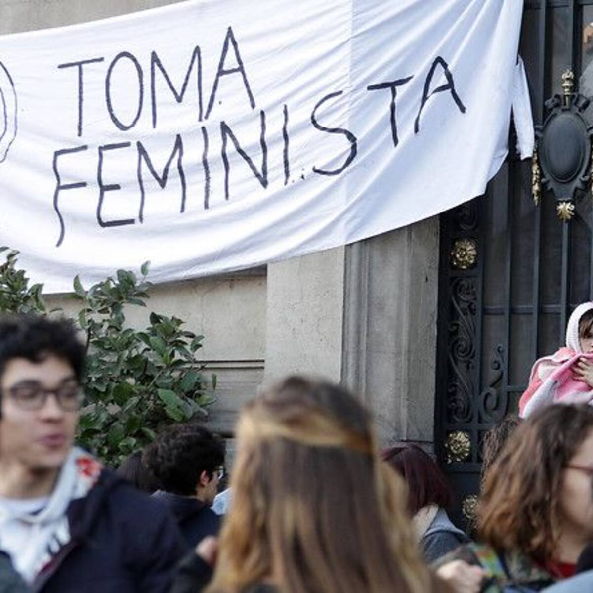 Conoce el petitorio de las alumnas que se tomaron la Casa Central de la U. Católica