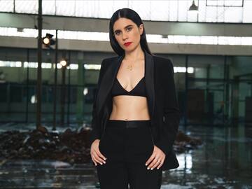 Javiera Mena nos lleva hacia su interior con "Inmersión", su nuevo álbum