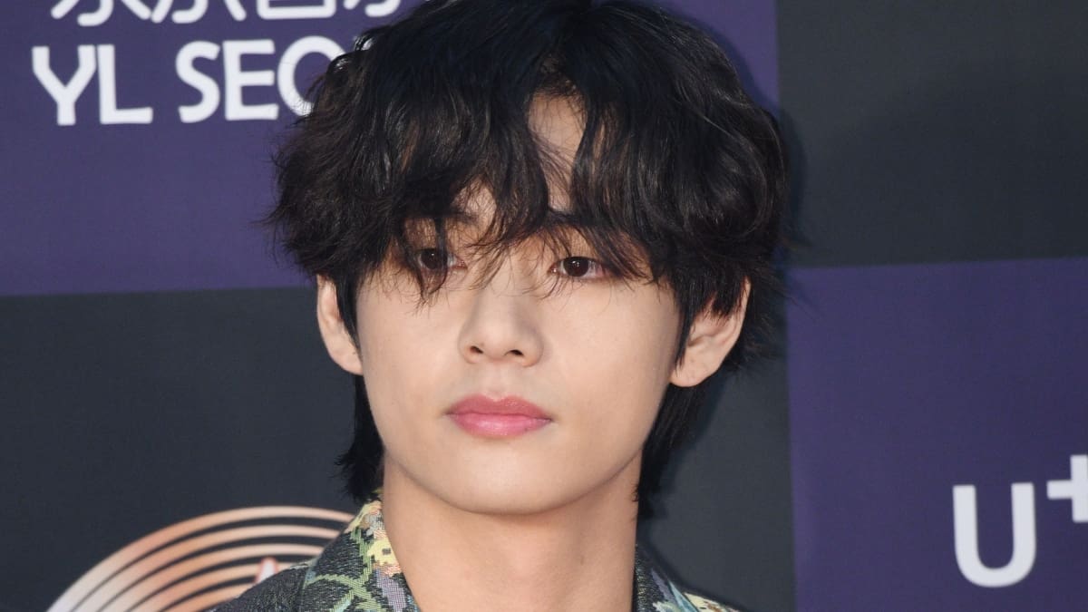 V de BTS fue elegido como el hombre más guapo del mundo en 2021