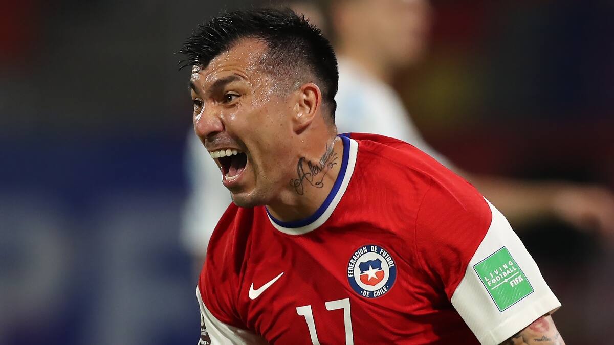 Gary Medel le respondió en modo Pitbull a seguidor que reclamó la falta de gol de Chile: «Ven vo po, malaya»