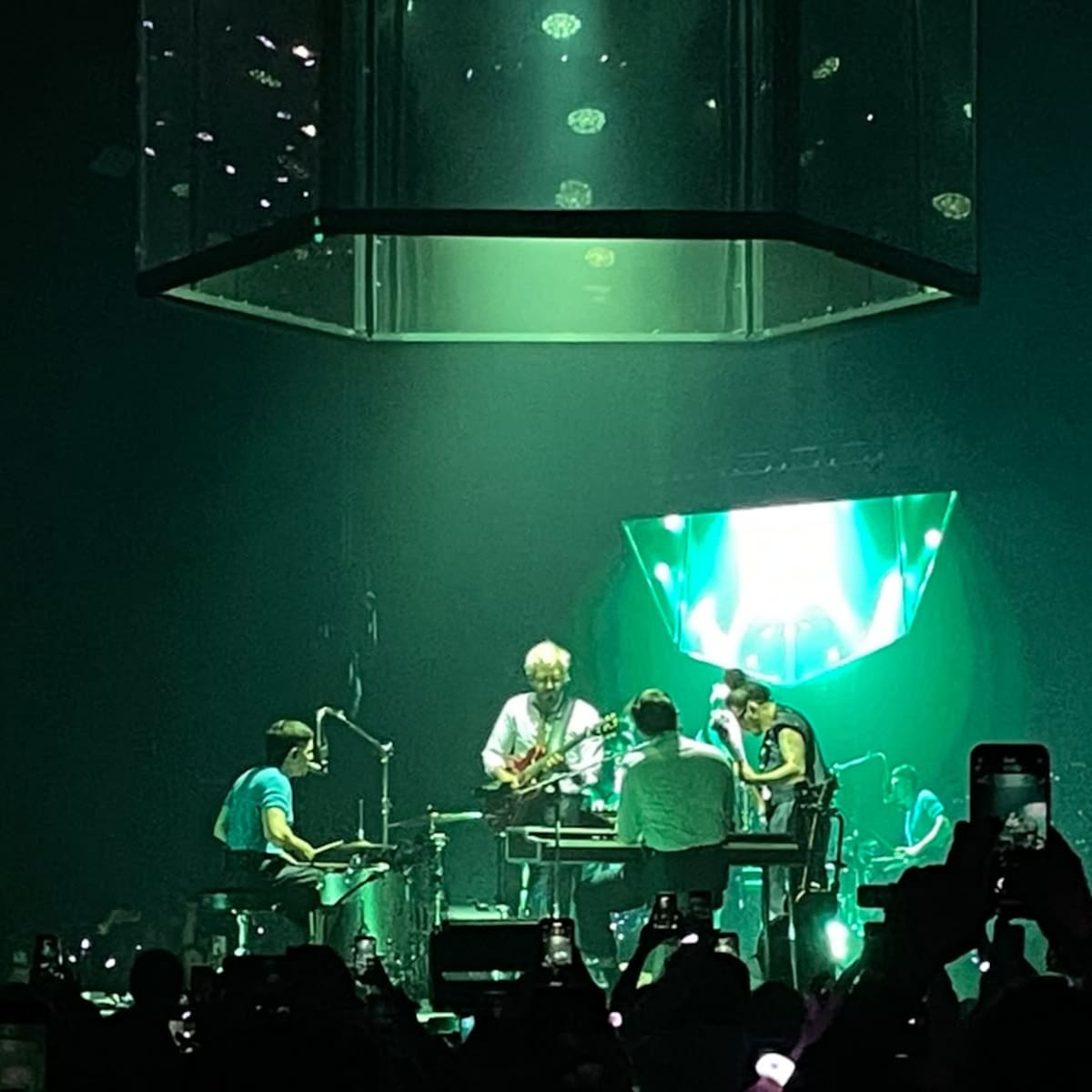 Morat abrió su maratón de shows en Chile con nostalgia, clásicos y una buena dosis de “Ya Es Mañana”