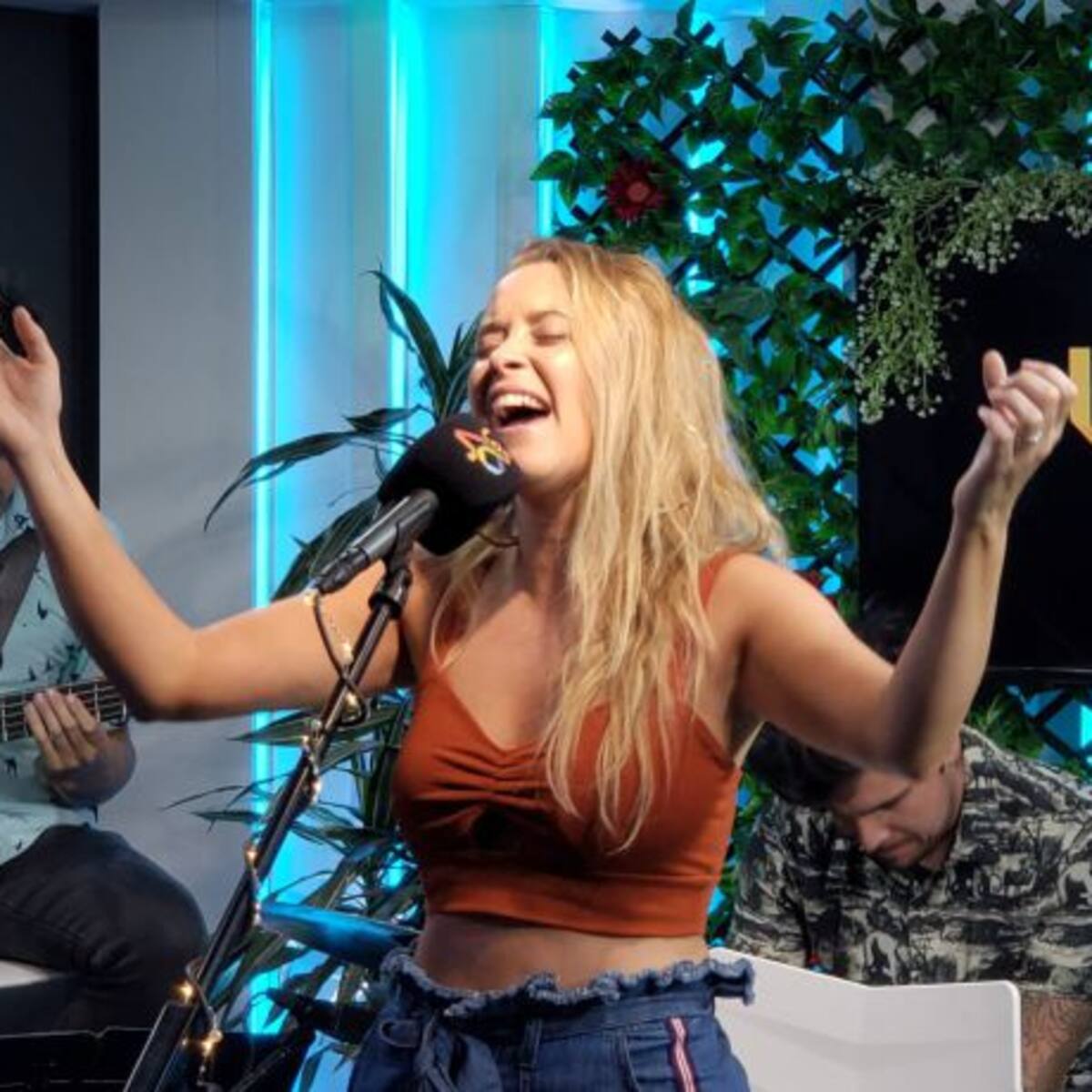 Consuelo Schuster versiona «Cambio de Piel» de Denise Rosenthal en nuestras «Sesiones Mujer40»