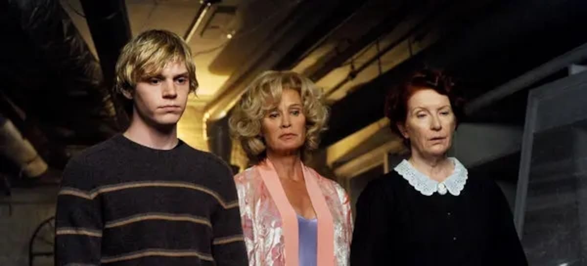 CL - "American Horror Story"