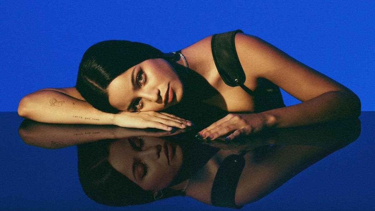 Emilia Mernes anuncia la fecha de estreno de su primer álbum «Tu Crees En Mi?» y algunos de sus temas