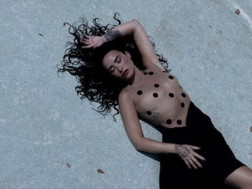 "Esa soy yo recuperando mi poder": Demi Lovato se sincera sobre su próximo álbum "It's Not That Deep"