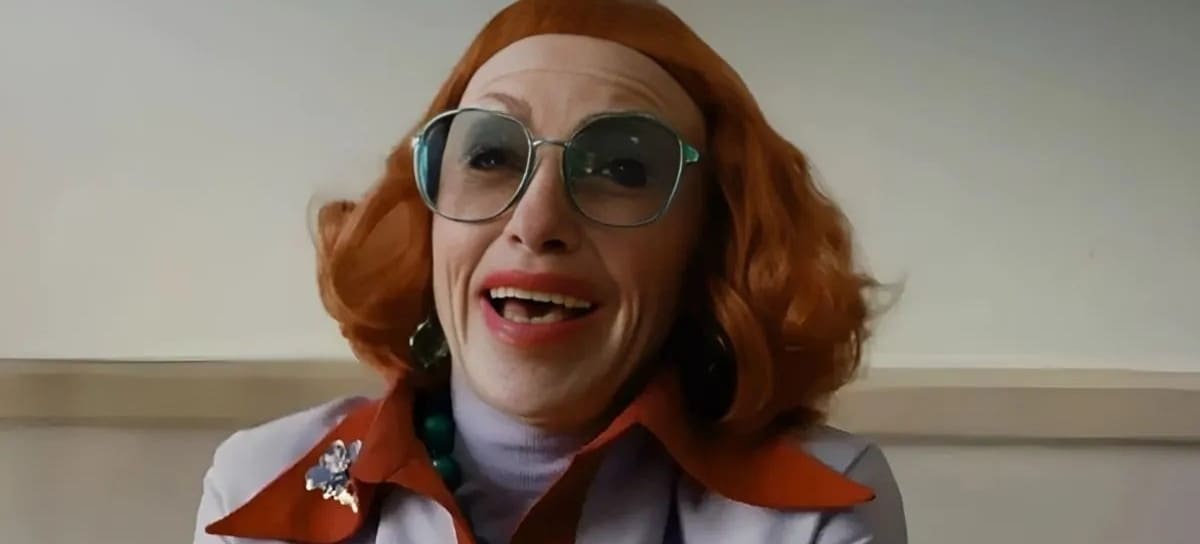 CL - Gladys en "Weapons"