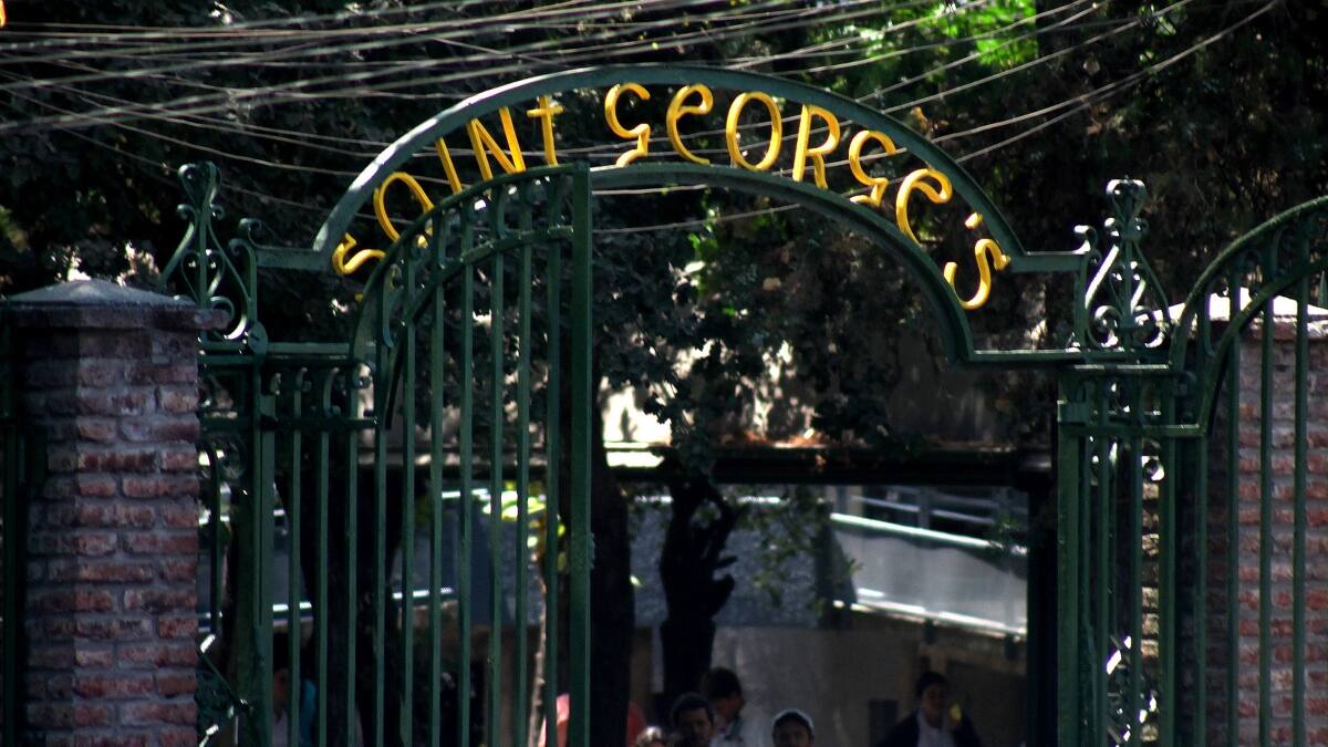 Colegio Saint George’s entregó «lista de pecados» a alumnos: Uno es llegar tarde a clases
