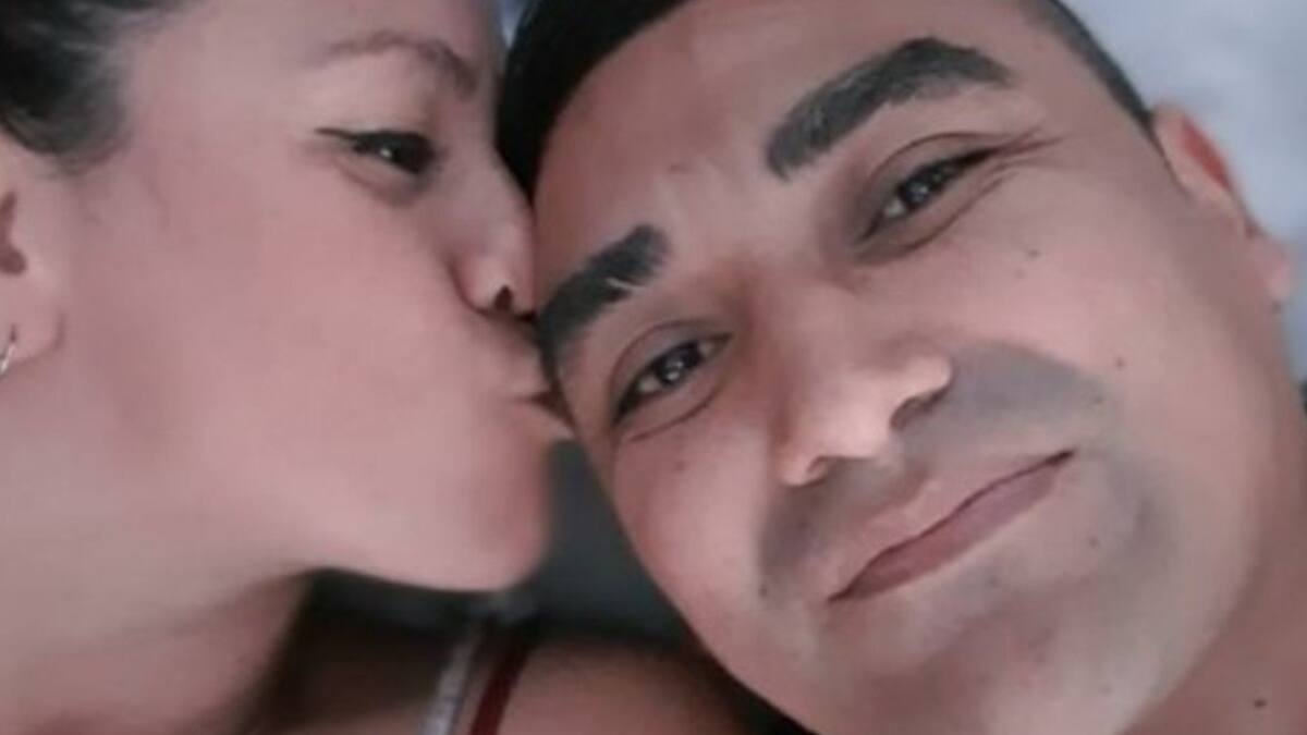 Pastor no regresó a la cárcel tras salida transitoria… ¡y ahora subió selfie con novia de su compañero de celda!