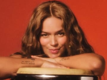 Con Marco Antonio Solís y Greeicy: Karol G revela el tracklist de su disco "TROPICOQUETA"