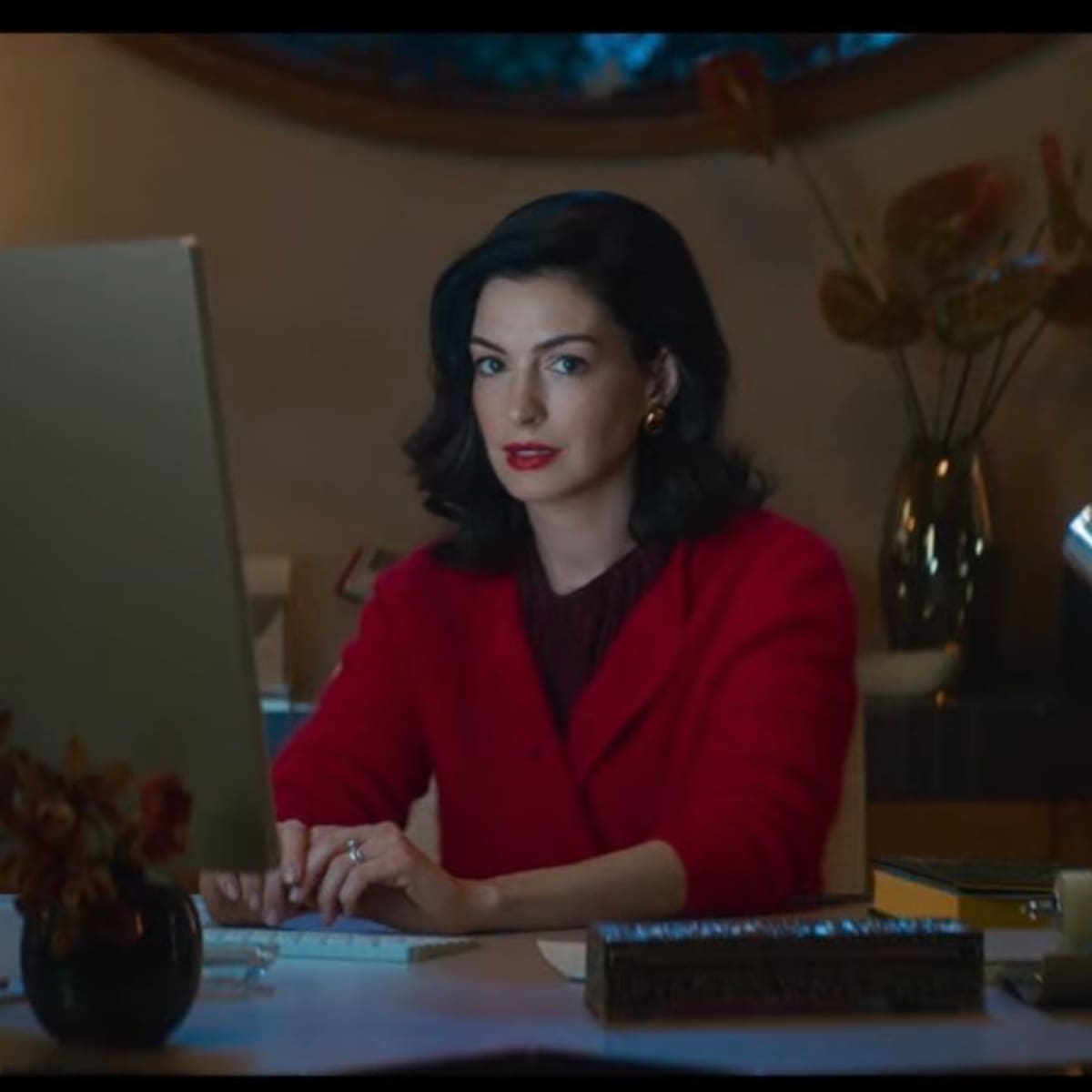 Anne Hathaway y Dakota Johnson se adentran en la oscuridad en el tráiler de "Verity", la nueva adaptación de Colleen Hoover